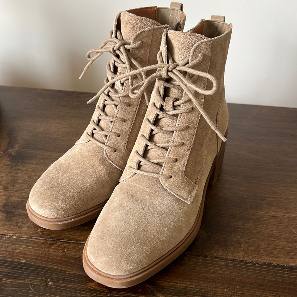 Platform ankle boots tan brown lace up Sz 8.5.  NWOT.